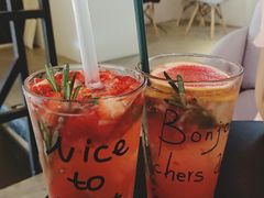 草莓蜜桃粉色气泡饮-MIMO CAFE(沙头角店)