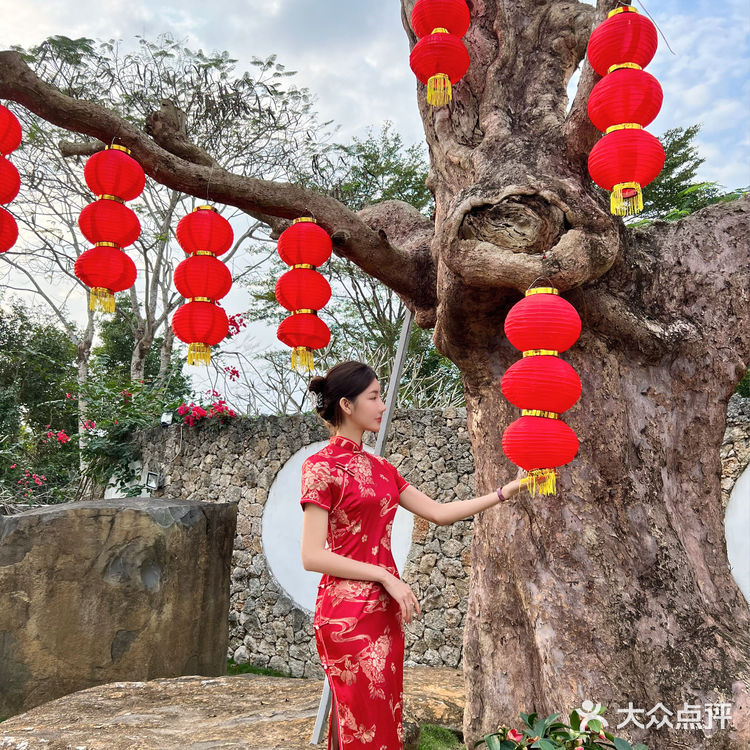 海南这家可真绝了啊 有吃有喝还能换装