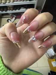 -芊屿芊浔美甲