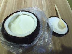 -志龙皇冠吃货椰子铺