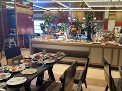 -大中华希尔顿酒店-念自助餐·嗨啤·小龙虾
