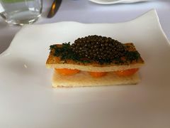 有机蛋黄吐司鱼子酱和香草-Jean Georges