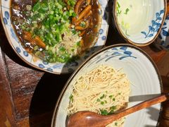 响油鳝糊面-贡梅老面馆·蟹粉面·无锡特色小吃(南长街主推店)