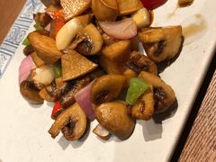 -云海肴·汽锅鸡·云南菜(天山百盛优客店)