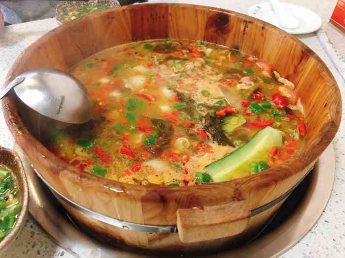 雅府正红木桶鱼(河东店)-"去遂宁灵泉寺不知道吃什么,看大众点评这家.