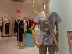 -王府井百货熙地港店