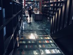 -钟书阁(松江泰晤士小镇店)