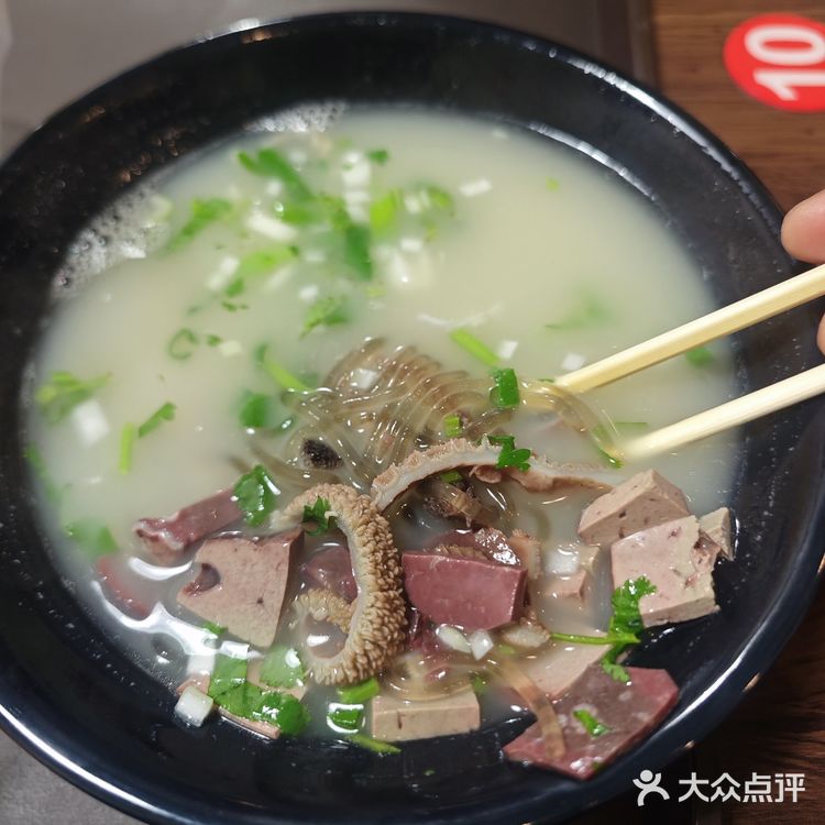 我们算是慕名而来，这应该是第四次来万红路羊汤了