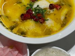 -渝是乎酸菜鱼(龙旗购物中心店)