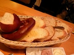 面包筐-LENBACH兰巴赫西餐啤酒坊(大连星海广场店)