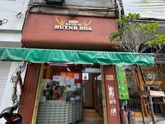 -Bánh Mì Huynh Hoa