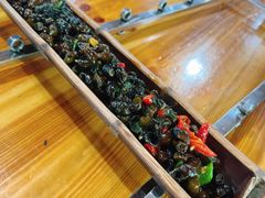 紫苏炒山坑螺-竹一味·竹筒饭
