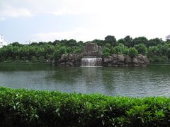 外面的人工湖-肇庆奥威斯酒店