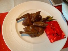 沙田玻璃乳鸽-馋遇江南·精致湖景雅宴(东方之门店)