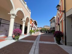 -佛罗伦萨小镇广佛名品奥特莱斯(疏港路店)