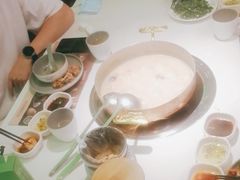 -洪氏嗨捞·广东猪肚鸡·椰子鸡火锅(西咸万象城店)