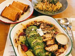 照烧鸡肉配牛油果拉法沙拉-HELLO 27 意面·沙拉·帕尼尼