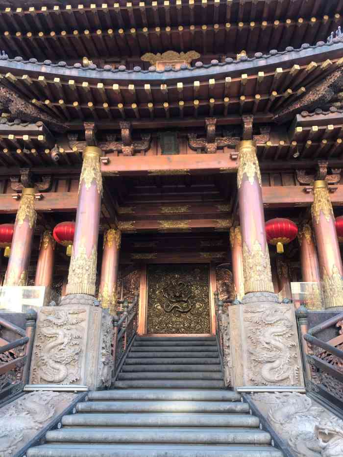 目前为止见过的国内使用传统中式装修最壕的酒吧没有之一