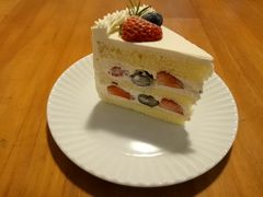 草莓蓝莓鲜奶蛋糕-猫里有甜