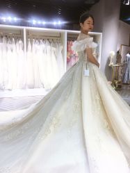 -Lady  Jane高端婚纱礼服馆