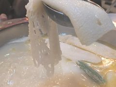 -鲜入围煮花胶鸡海鲜火锅