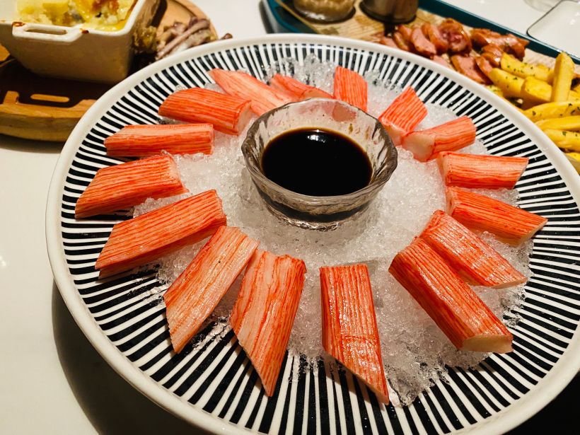 「日本蟹柳」 :说是蟹柳实际应该是鱼糜一类的感觉,沾上芥末和酱油很