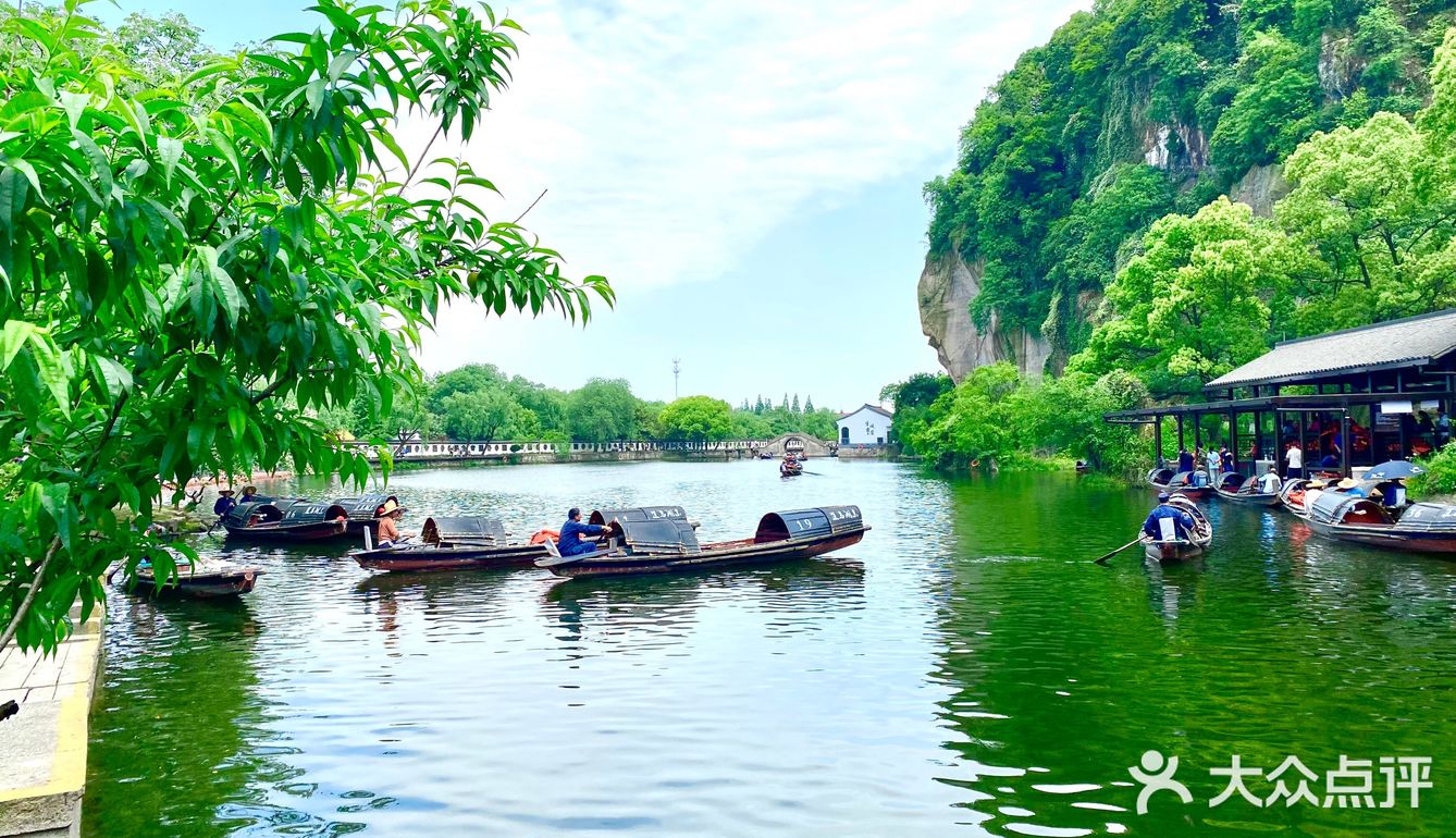 绍兴东湖风景区