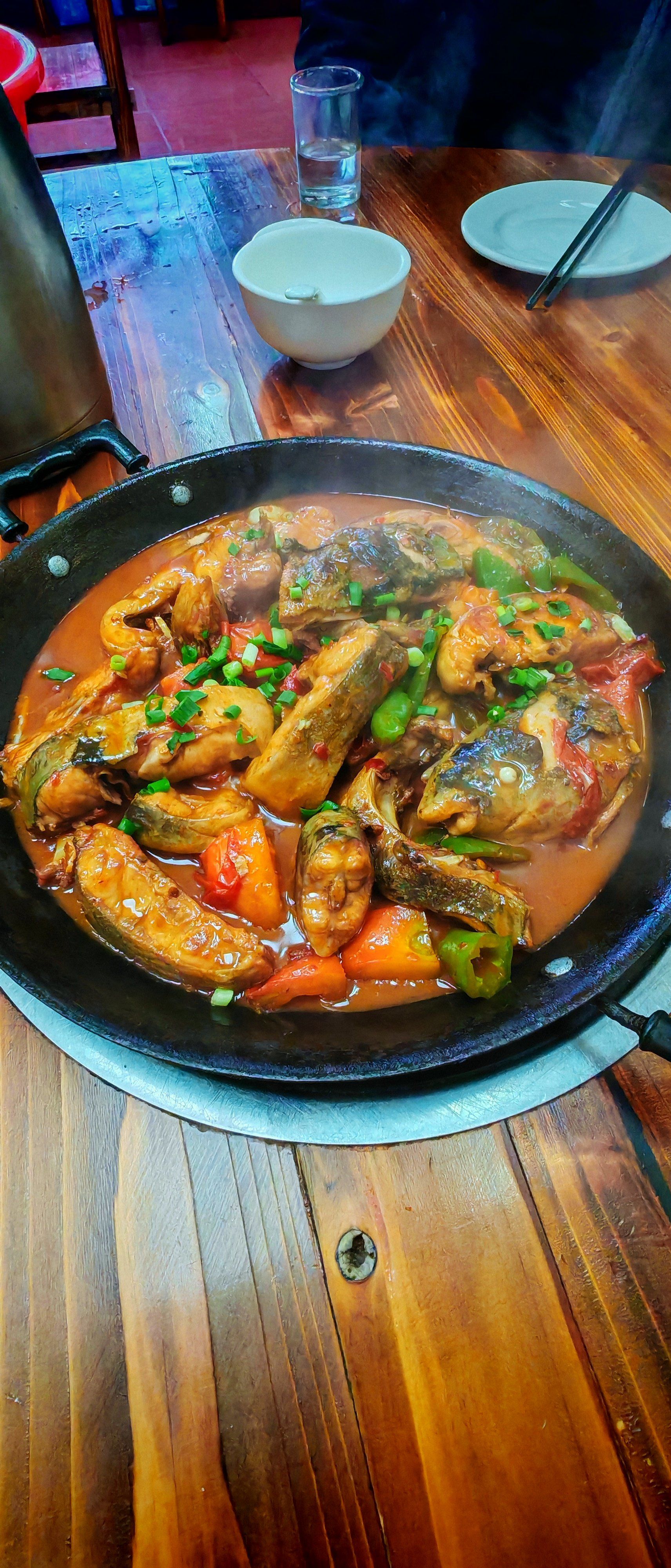 特色土家菜一家开在小巷子里的菜馆,老板夫妇很热情,这个啤酒剑骨鱼