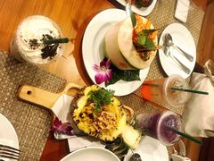 -Chom Cafe and Restaurant