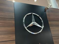 -成都中升之星奔驰4S店