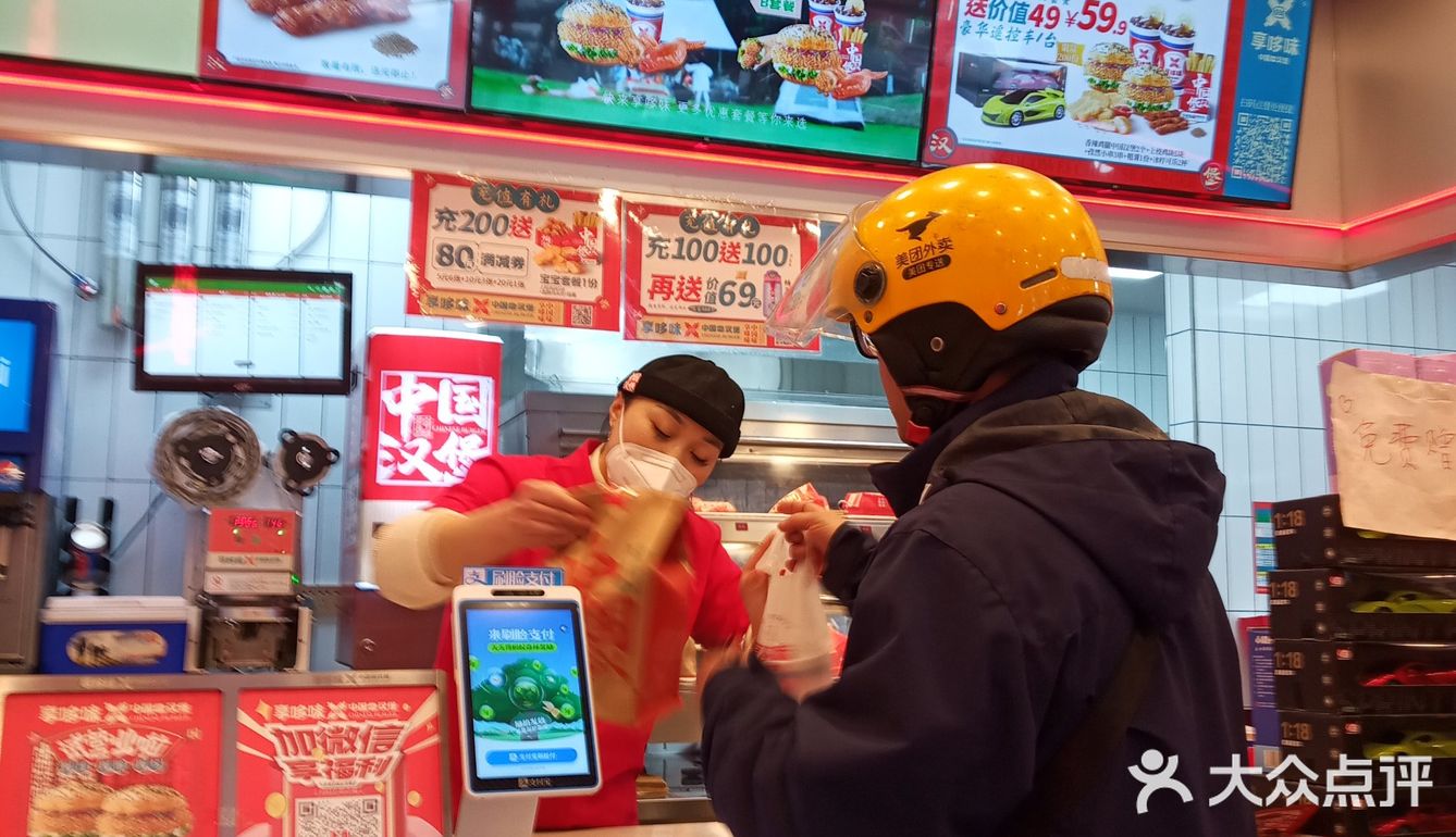 这次来巴国城刚好就来吃了,来的时候是饭店,人特别多