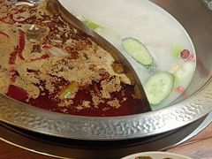 -东巴婆婆云南鱼豆花火锅(大东门店)