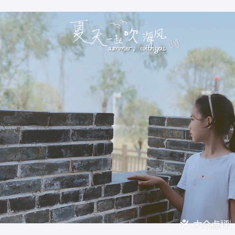 慈氏塔位于汴河街往下游走的一条老街里面，因为街道很老