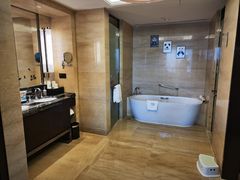 -成都保利公园皇冠假日酒店(熊猫基地店)
