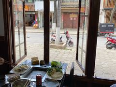 靠窗位-老字号.雅克白族石板烧十年老店(大理古城店)