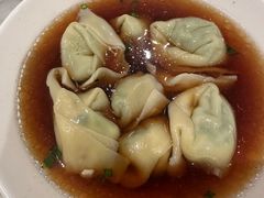 野荠菜鲜肉馄饨-南小馆(迪士尼小镇店)