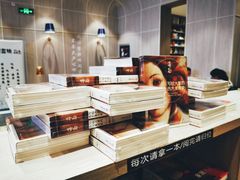 -钟书阁(群光广场店)