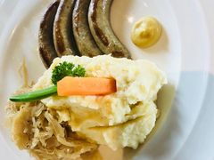 兰巴赫芝士香肠配酸菜土豆泥-LENBACH兰巴赫西餐啤酒坊(大连东港店)