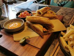 -HIGH FIVE哈福手工汉堡(桂林路店)