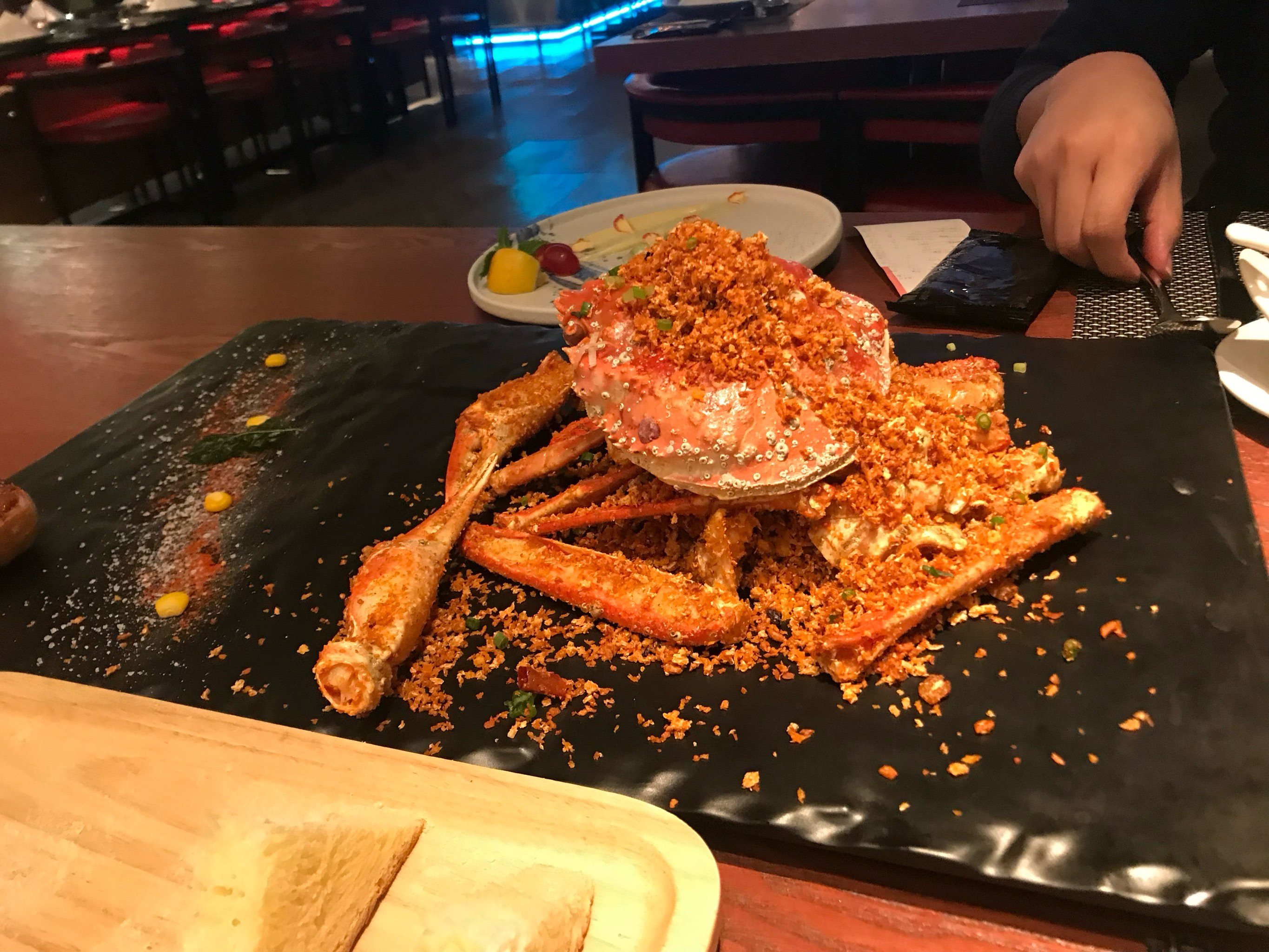 桥底辣蟹吃起来很爽,现捞现烧,肉质饱满