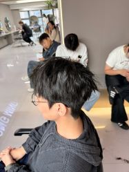 -宫铭烫发染发接发店