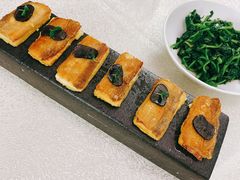 黑松露锅贴乳饼-云腾食府·云南菜