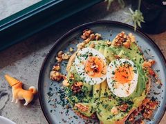 牛油果煮蛋吐司-RAC BAR(安福路店)