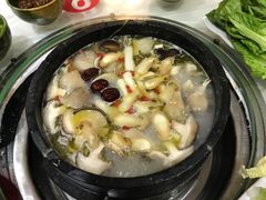 -南渝食府.墨脱石锅松茸鸡