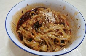 Spicy Lobster Dry Noodles with Knife-Sliced Noodles