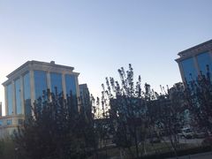 -乌兰湖畔草坪轻奢营地