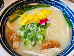 鲜花过桥米线-新世界·过桥米线宴