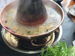 -果松木炭酸菜铜火锅·外婆参鸡汤