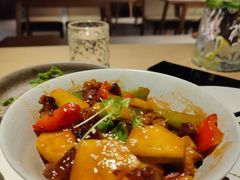 菠萝咕咾肉-本处·素食·融合料理(南油店)