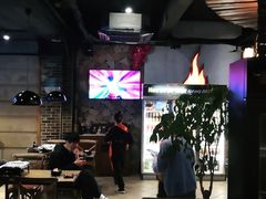 大堂-何师烧烤Pro ·江湖川菜·小龙虾·精酿(太古里旗舰店)